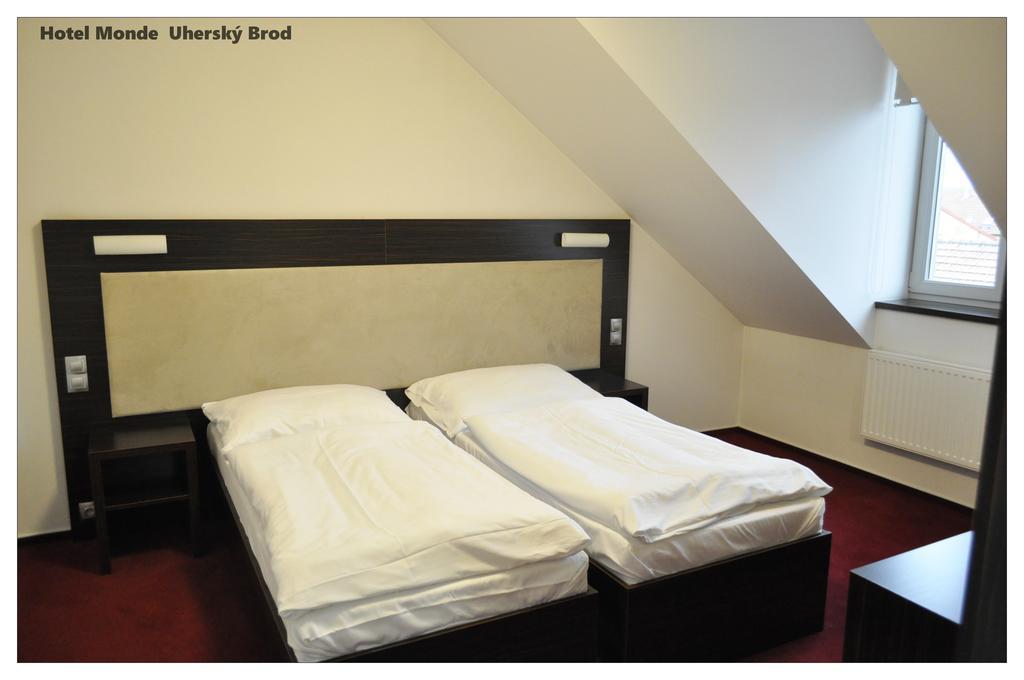 Hotel Monde